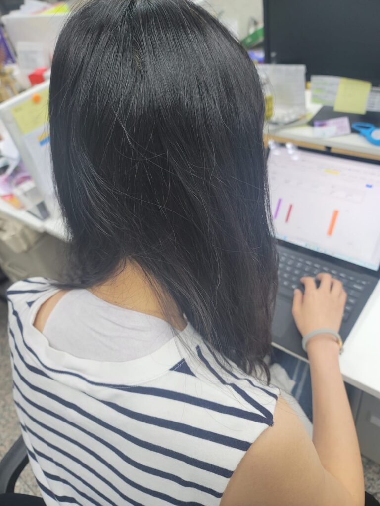 健之堂艾草 UCII 熱灸止痛貼女士背部使用